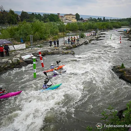 Dimora 5 Laghi -a Due Passi Dal Sirio إيفريا